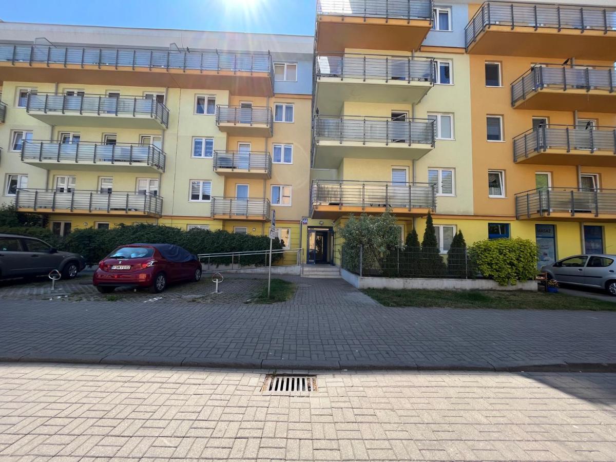 Apartament Z Garazem I Ogrodem Kolobrzeg Exterior photo
